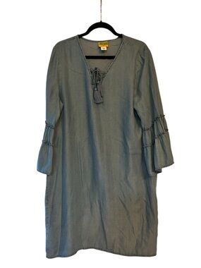 Light Blue Boho Chambray dress

23.5” PTP
29” Length